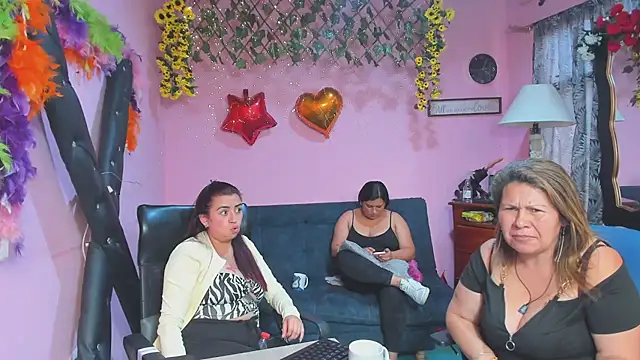 lesbiancuple's Webcam Show