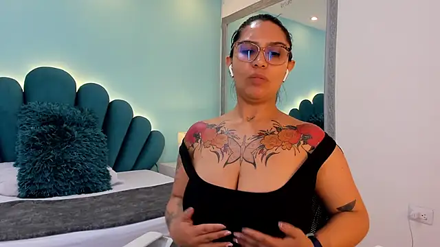 sharlott18 Live XXX Chat