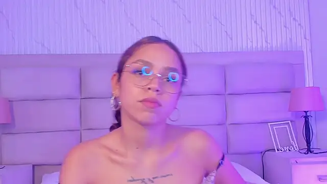 CarolineFyre's Live XXX Chat