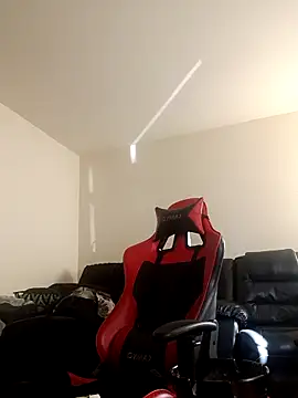 yellowwetfox Show in webcam