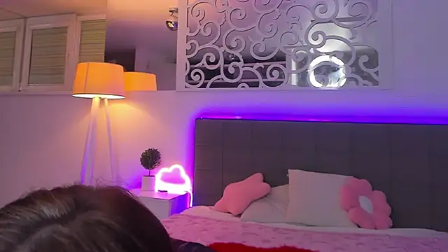 LuisaClover: απευθείας συνομιλία ΧΧΧ