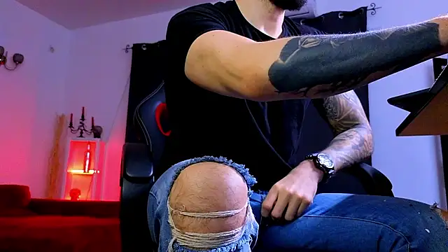 MightyAaron66 Adlı Modelin Canlı XXX Sohbeti