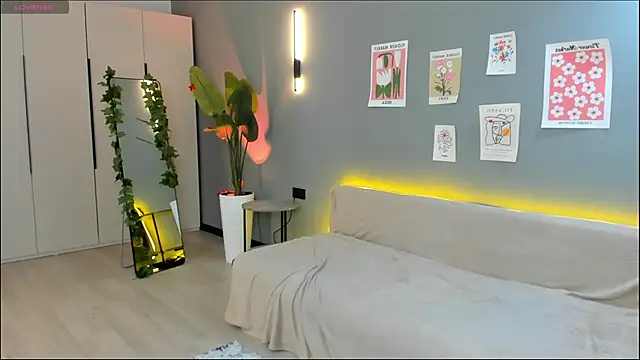 linakorvin Live XXX Chat