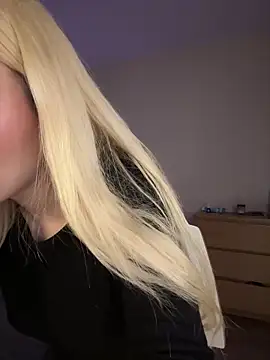 Show modela xDinnax na web-kameri