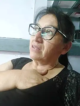 clarita_01: απευθείας συνομιλία ΧΧΧ