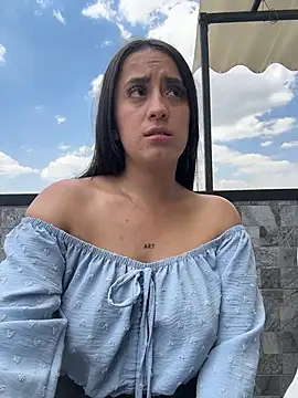 Antonella_Julieta 即時 XXX 聊天