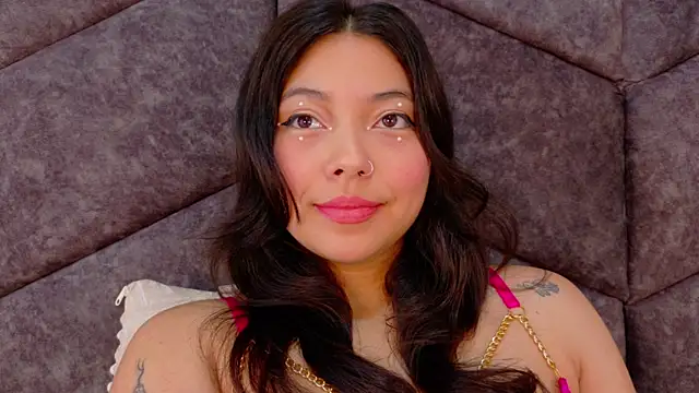 Chatroom XXX en direct de AnnieRouse__