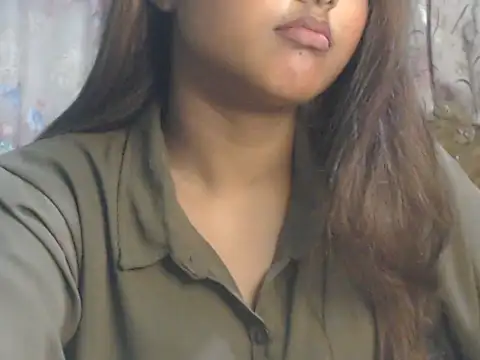 Pertunjukan Kamera Web NancyRuvi