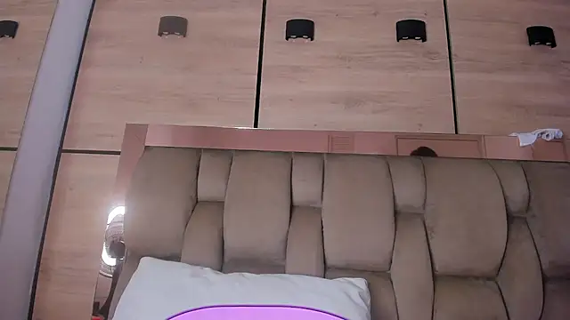 karol_lewiss live XXX chat