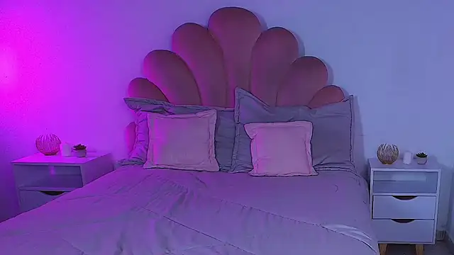 MiaColucci18 Live XXX Chat