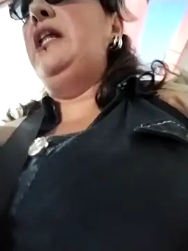 _Saraqueenn Webbikameraesitys