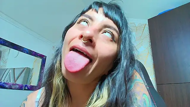 Živý XXX chat Naughty_Kittenm