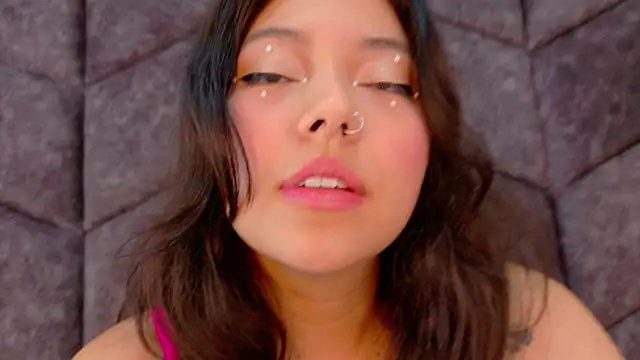 AnnieRouse__ Adlı Modelin Canlı XXX Sohbeti