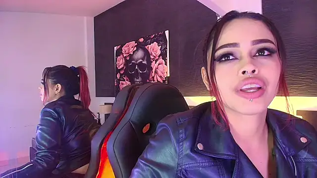 EvaaFoxxy1's Live XXX Chat