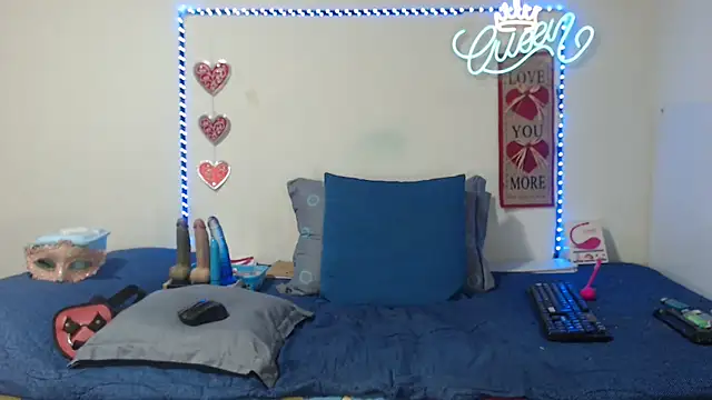 loquitaqueen011 Show in webcam