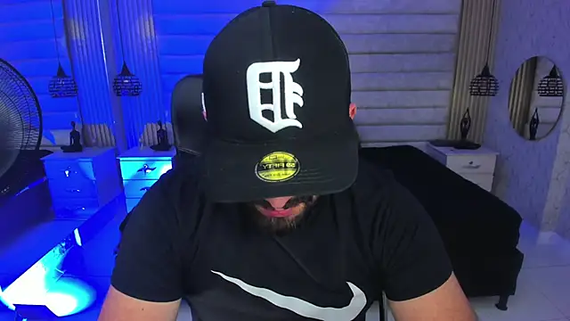 XXX chat uživo modela jhon_bear03