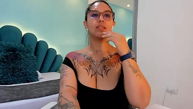 sharlott18n Live XXX chat