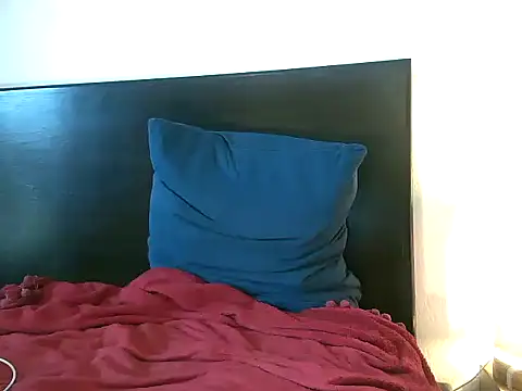 TheGirlWhoStandsUp: онлайн-секс-чат