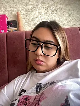 Miabonnett_ লাইভ XXX চ্যাট