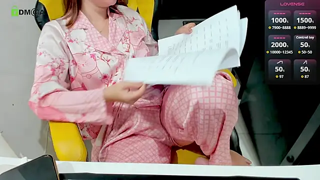 دردشة Clumsy_Girl الجنسية المباشرة