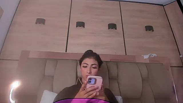 Chat +18 de karol_lewiss ao vivo