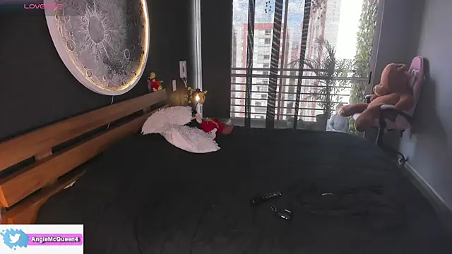 SarajamesのライブXXXチャット