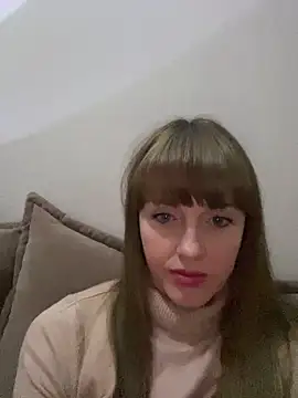 Kamilochka2951 Adlı Modelin Canlı XXX Sohbeti