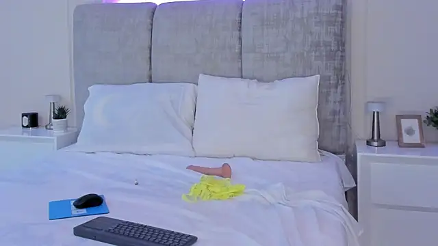 PenelopeSaenz_ Adlı Modelin Canlı XXX Sohbeti