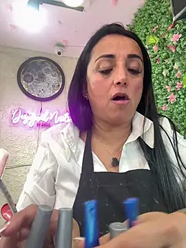 Chatroom XXX en direct de hotadhara01