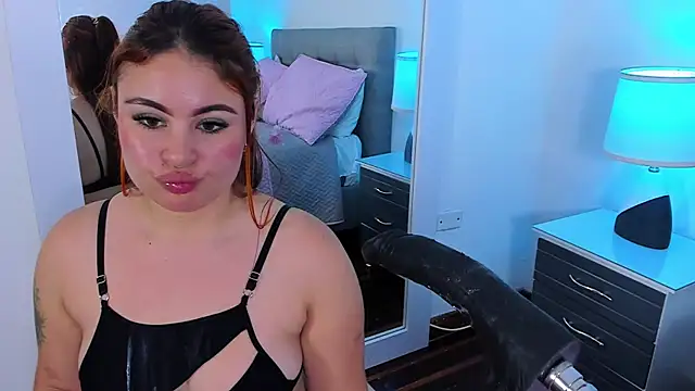 XXX chat uživo modela AdeleJhones