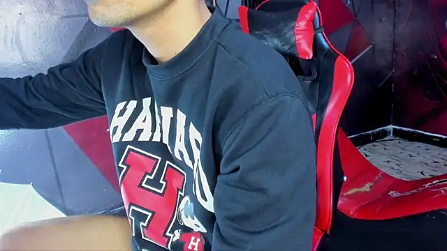 Hot_Boys_69: διαδικτυακό σόου στην κάμερα