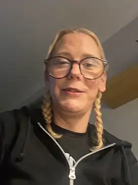 Amelie_BlondeXX Live XXX-Chat