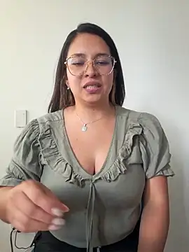 ISABELLA-24_ Pertunjukan Webcam