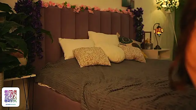 แชท XXX สดของ emmyrain