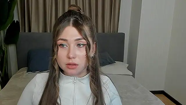 MadelinePiel Chat XXX in diretta