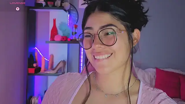 LoaLuxury Adlı Modelin Canlı XXX Sohbeti