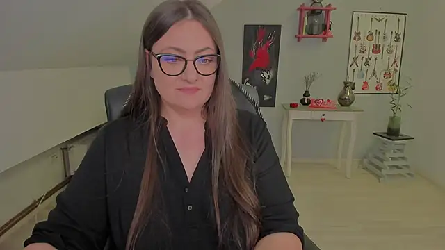 MistressDarrah's Live XXX Chat