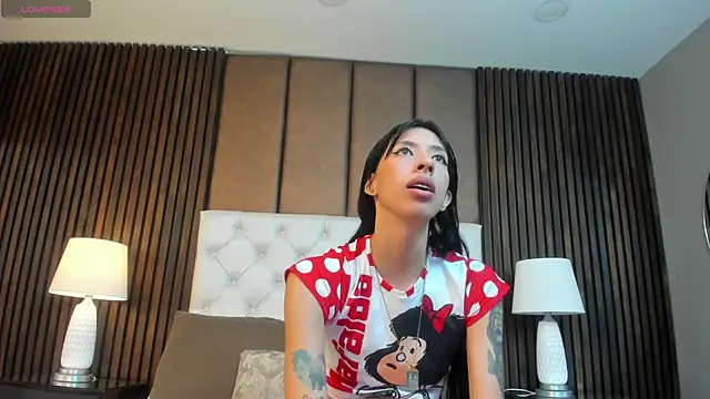 Kendal_Foxxx Adlı Modelin Canlı XXX Sohbeti