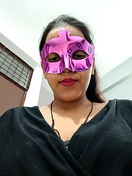 Shivani_hotty Adlı Modelin Canlı XXX Sohbeti