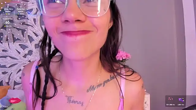 loraineblake Adlı Modelin Canlı XXX Sohbeti