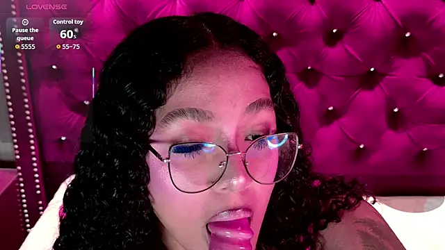 Chat +18 de Kinsleybrown ao vivo