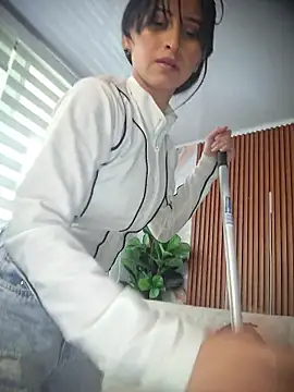 Antonella_Moretti_ Adlı Modelin Canlı XXX Sohbeti