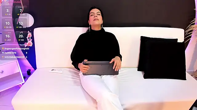 Show de Ada_Monroe10 na webcam