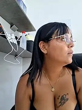 Chat XXX en directo de Naugthy-Mey