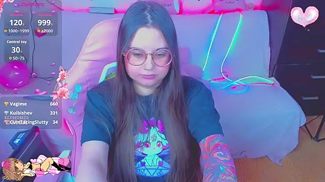 Lolisuccub élő XXX-chatje