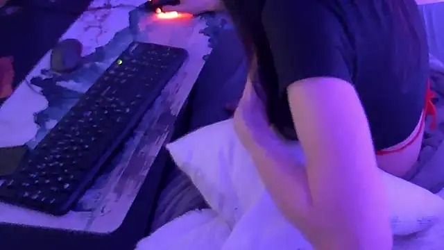 Show modela CeriseLapine na web-kameri