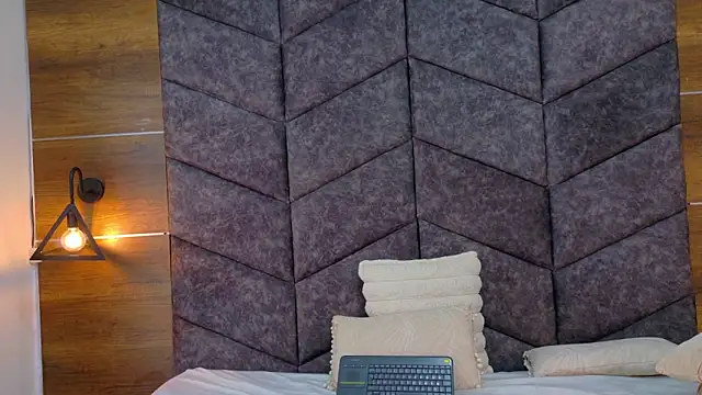 AnnieRouse__: онлайн-секс-чат