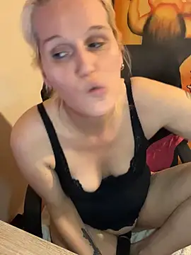 Tinny84 Adlı Modelin Canlı XXX Sohbeti