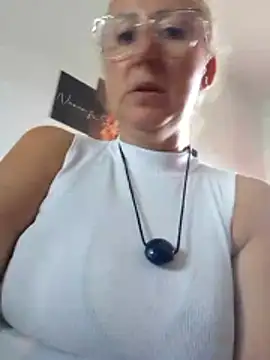 MILEIDE980: онлайн-секс-чат