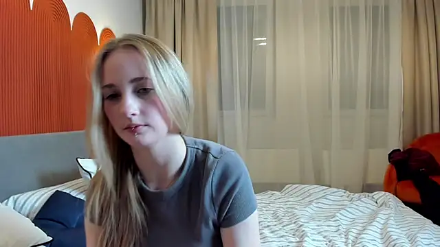 TraceeRebollar Show in webcam